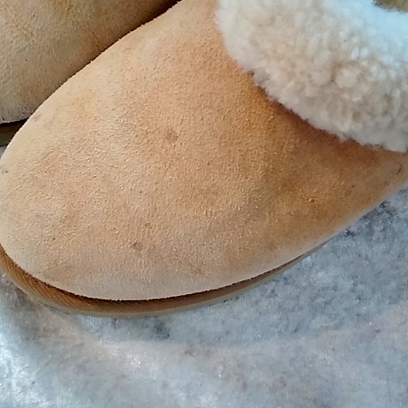 UGG Slippers - Picture 2 of 5